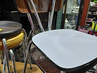 Lot 72 - lot allerlei retro stoelen - 7 stuks - afbeelding 3 van  5