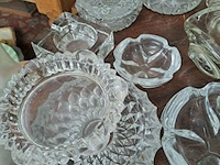 Lot 72 - lot glazen asbakken: retro en geslepen glas - afbeelding 2 van  3