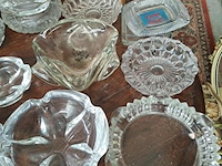 Lot 72 - lot glazen asbakken: retro en geslepen glas - afbeelding 3 van  3