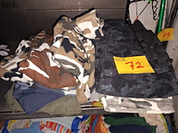 Lot 72 - lot kledij met legerprint - afbeelding 1 van  3