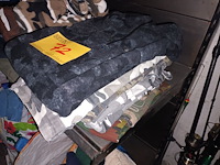 Lot 72 - lot kledij met legerprint - afbeelding 2 van  3