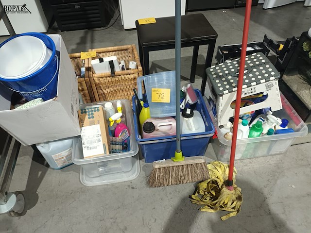 Lot 72 - lot poetsmateriaal - afbeelding 1 van  6