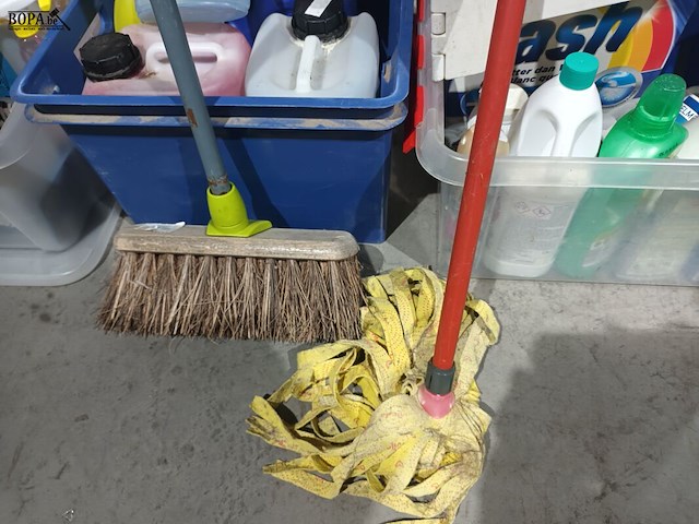 Lot 72 - lot poetsmateriaal - afbeelding 3 van  6