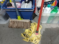 Lot 72 - lot poetsmateriaal - afbeelding 3 van  6