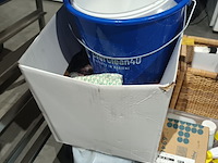 Lot 72 - lot poetsmateriaal - afbeelding 6 van  6