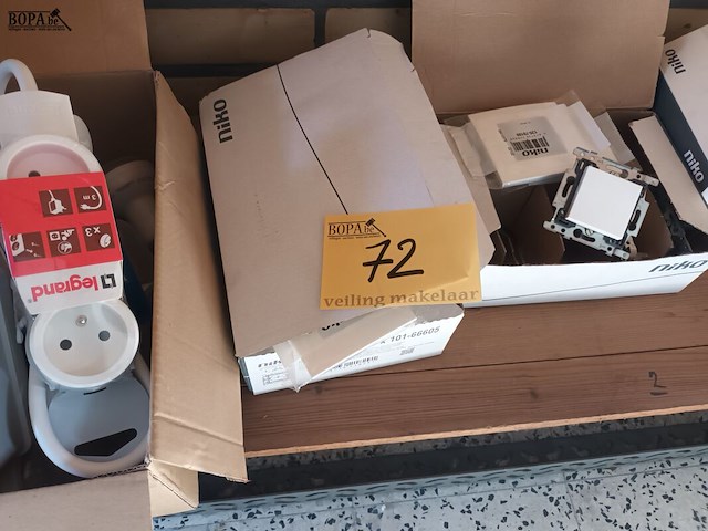 Lot 72 - materiaal voor elektrische installaties - afbeelding 1 van  6