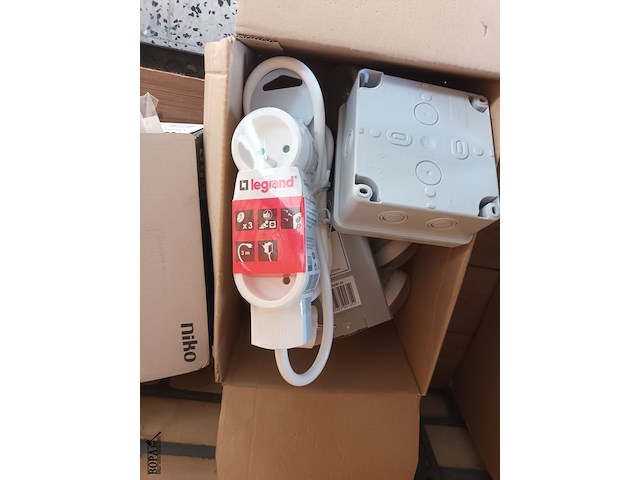 Lot 72 - materiaal voor elektrische installaties - afbeelding 2 van  6