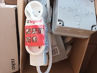 Lot 72 - materiaal voor elektrische installaties - afbeelding 2 van  6