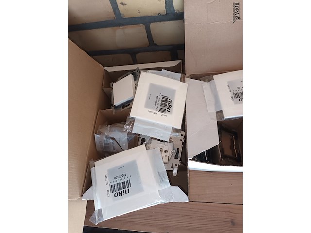 Lot 72 - materiaal voor elektrische installaties - afbeelding 4 van  6