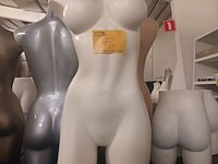 Lot 72 - paspop vrouw torso - afbeelding 1 van  2
