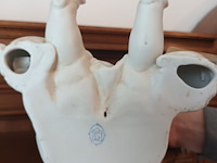 Lot 72 - porselein beeldje baby met konijnen - afbeelding 3 van  5