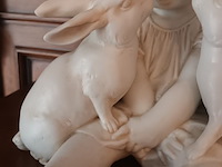 Lot 72 - porselein beeldje baby met konijnen - afbeelding 4 van  5