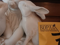 Lot 72 - porselein beeldje baby met konijnen - afbeelding 5 van  5