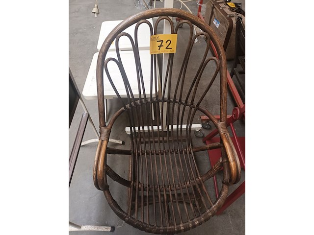 Lot 72 - rotan kuipstoel - afbeelding 1 van  3