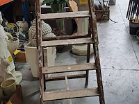 Lot 72 - schildersladder in hout decoratief - afbeelding 2 van  3