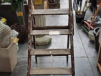 Lot 72 - schildersladder in hout decoratief - afbeelding 3 van  3