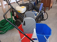 Lot 72 - schoonmaak trolley - afbeelding 1 van  4