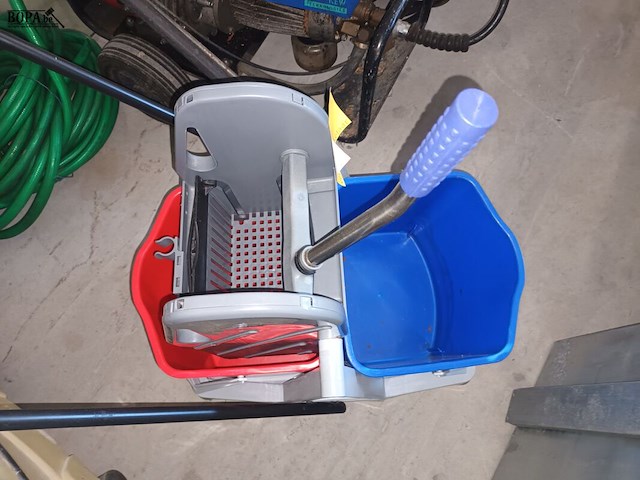 Lot 72 - schoonmaak trolley - afbeelding 2 van  4