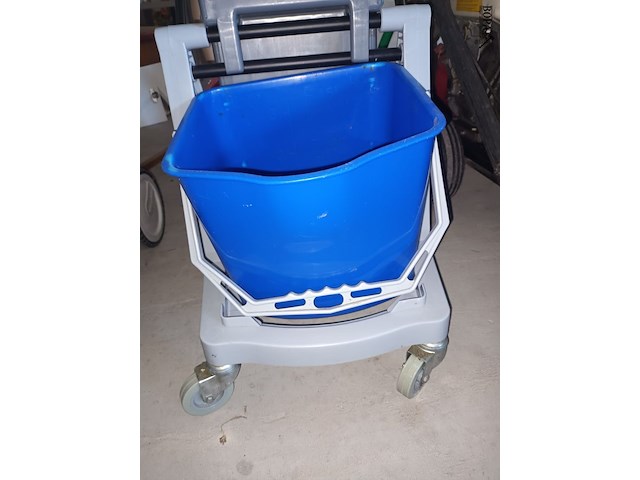 Lot 72 - schoonmaak trolley - afbeelding 3 van  4