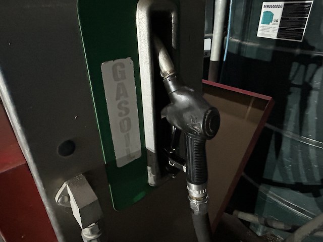 Lot 72 - set mazouttanks 2x 5000l - afbeelding 5 van  9