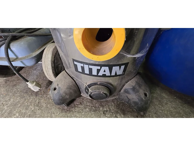 Lot 72 - stofzuiger titan zonder slang - afbeelding 2 van  3