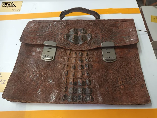 Lot 72 - tas in krokodillenleder - afbeelding 1 van  6