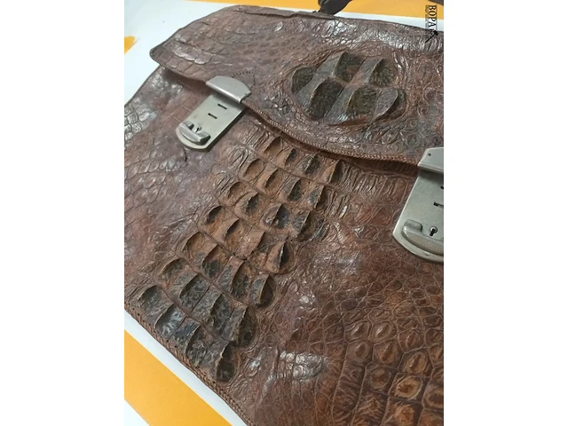 Lot 72 - tas in krokodillenleder - afbeelding 2 van  6