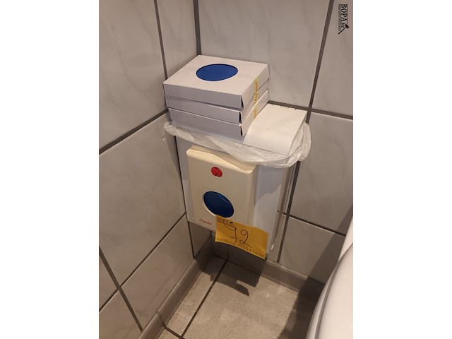 Lot 72 - toilet accessoires. 3 stuks - afbeelding 2 van  3