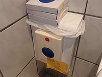 Lot 72 - toilet accessoires. 3 stuks - afbeelding 2 van  3