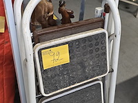 Lot 72 - trapladders 3 stuks - afbeelding 1 van  4