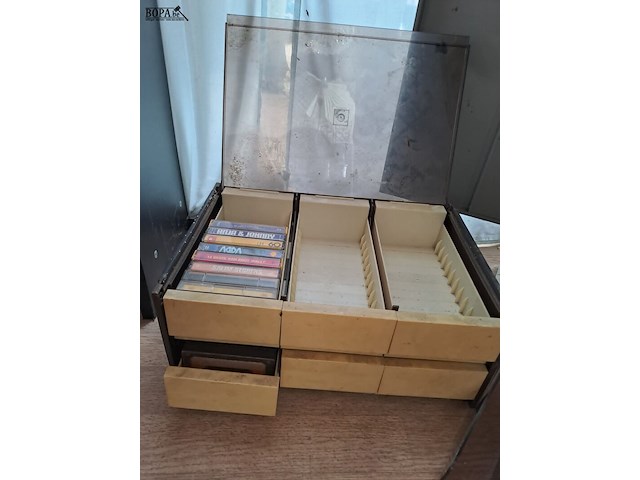 Lot 72 - vintage houders voor cassettes en lp's - afbeelding 2 van  4
