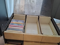 Lot 72 - vintage houders voor cassettes en lp's - afbeelding 2 van  4