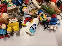 Lot 72 - vintage sleutelhangers. 40 stuks - afbeelding 2 van  6