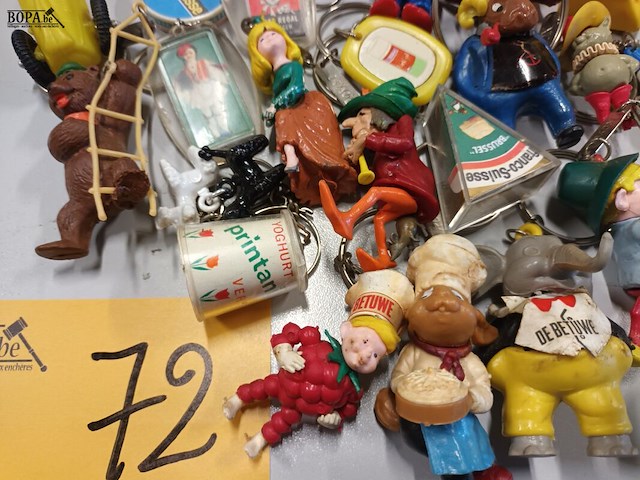 Lot 72 - vintage sleutelhangers. 40 stuks - afbeelding 6 van  6