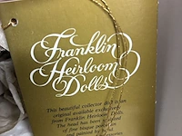 Lot 72 - vintage verzamelpop in doos - franklin heirloom dolls - afbeelding 2 van  5