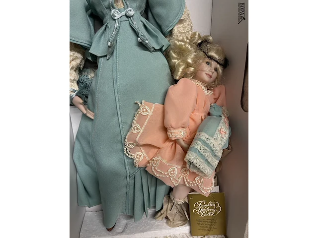 Lot 72 - vintage verzamelpop in doos - franklin heirloom dolls - afbeelding 5 van  5