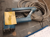 Lot 720 - pneumatische tacker - afbeelding 2 van  3