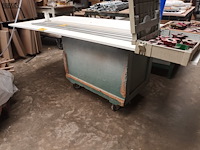 Lot 721 - houten werkbank op wielen. 2 stuks - afbeelding 2 van  3