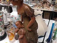 Lot 723 - beeld in gips bonne fête - afbeelding 2 van  4
