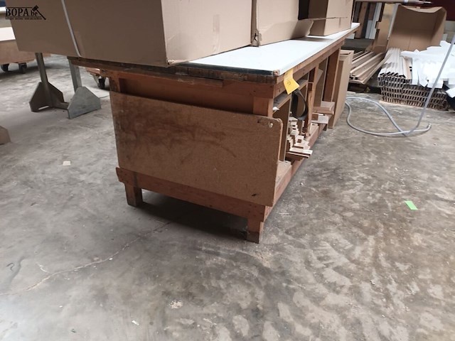 Lot 726 - houten werkbank - afbeelding 2 van  2