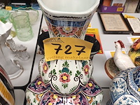 Lot 727 - siervaas delfts polychrome - afbeelding 2 van  4