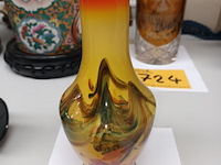 Lot 729 - vaasje in glas - afbeelding 2 van  3