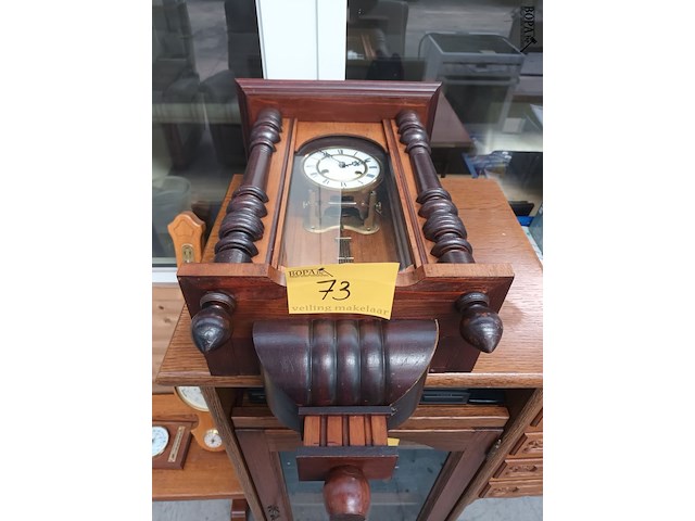 Lot 73 - antiek wandklok - afbeelding 1 van  5