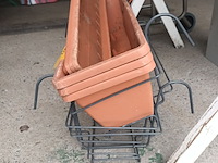 Lot 73 - balkonbakken met houder. 3 stuks - afbeelding 2 van  3