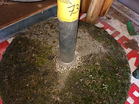Lot 73 - betonnen parasolvoet - afbeelding 1 van  3