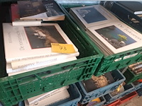 Lot 73 - boeken. 2 bakken - afbeelding 1 van  3