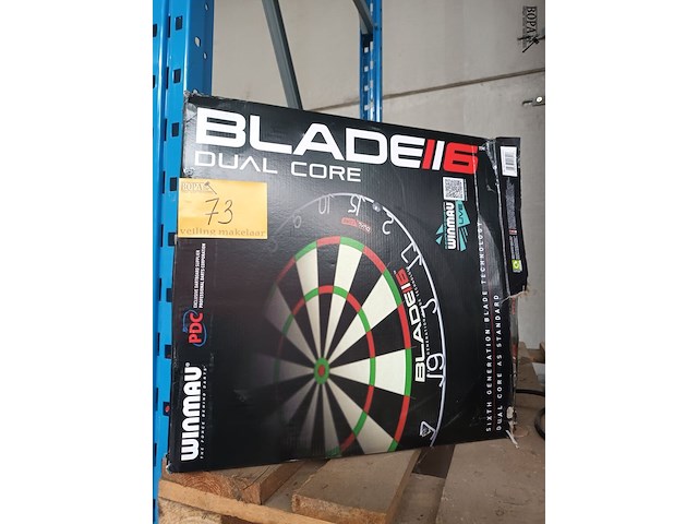 Lot 73 - darts bord winmau - afbeelding 1 van  3