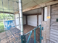 Lot 73 - dierenhok - afbeelding 2 van  3