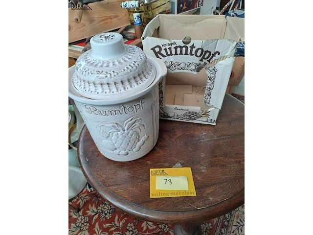 Lot 73 - duitse keramieken rumtoph - afbeelding 1 van  1