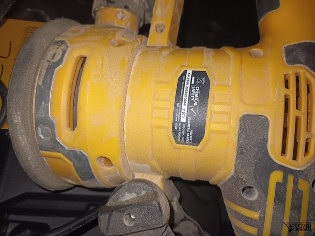 Lot 73 - excentrische schuurmachine powerplus - afbeelding 3 van  4